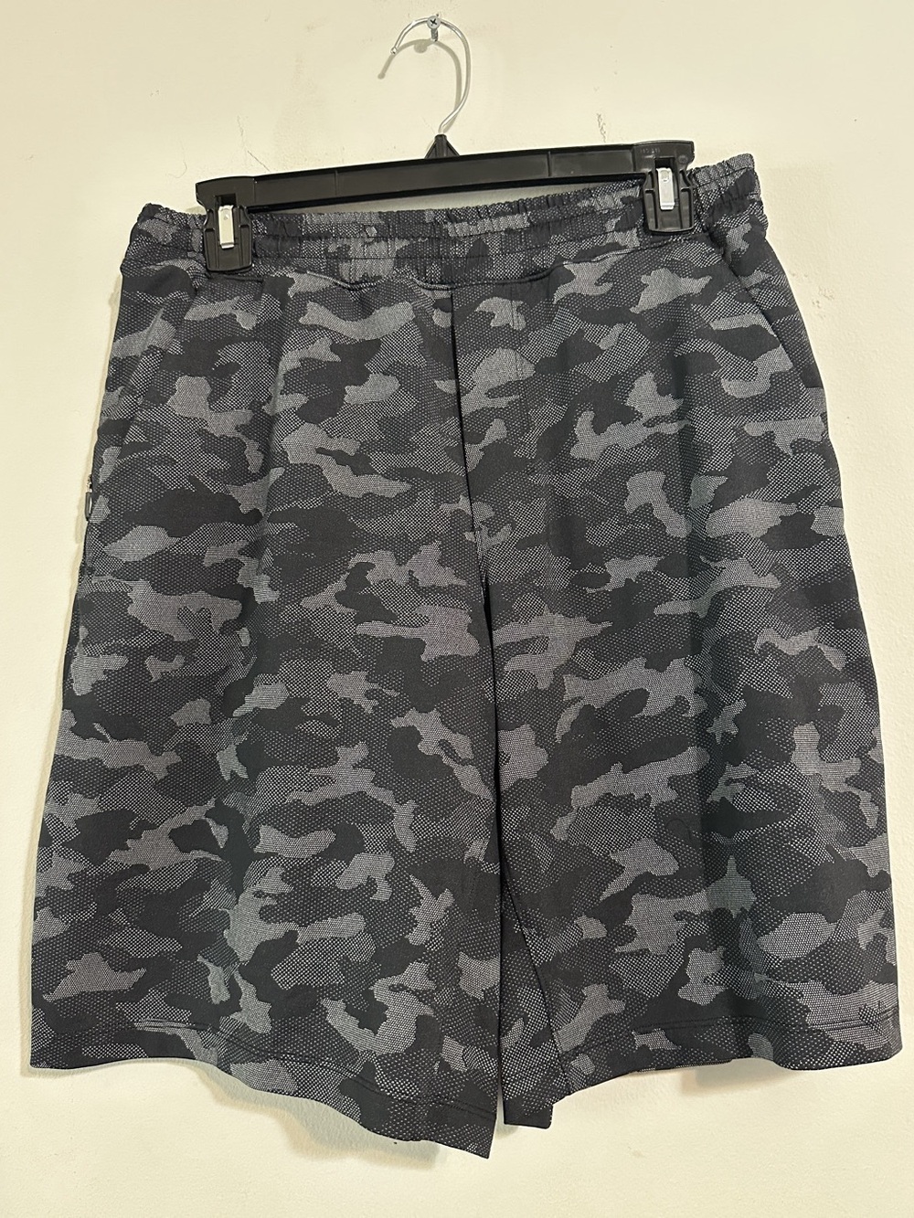 Lululemon Camo Lined Shorts Men’s Size M Black Gray 🖤